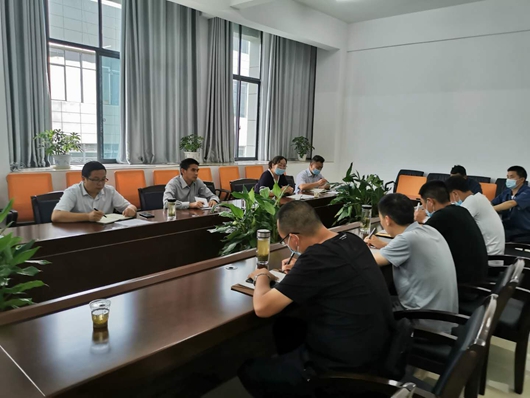 7月15日,副县长黄克伟深入工业园区,就园区企业供